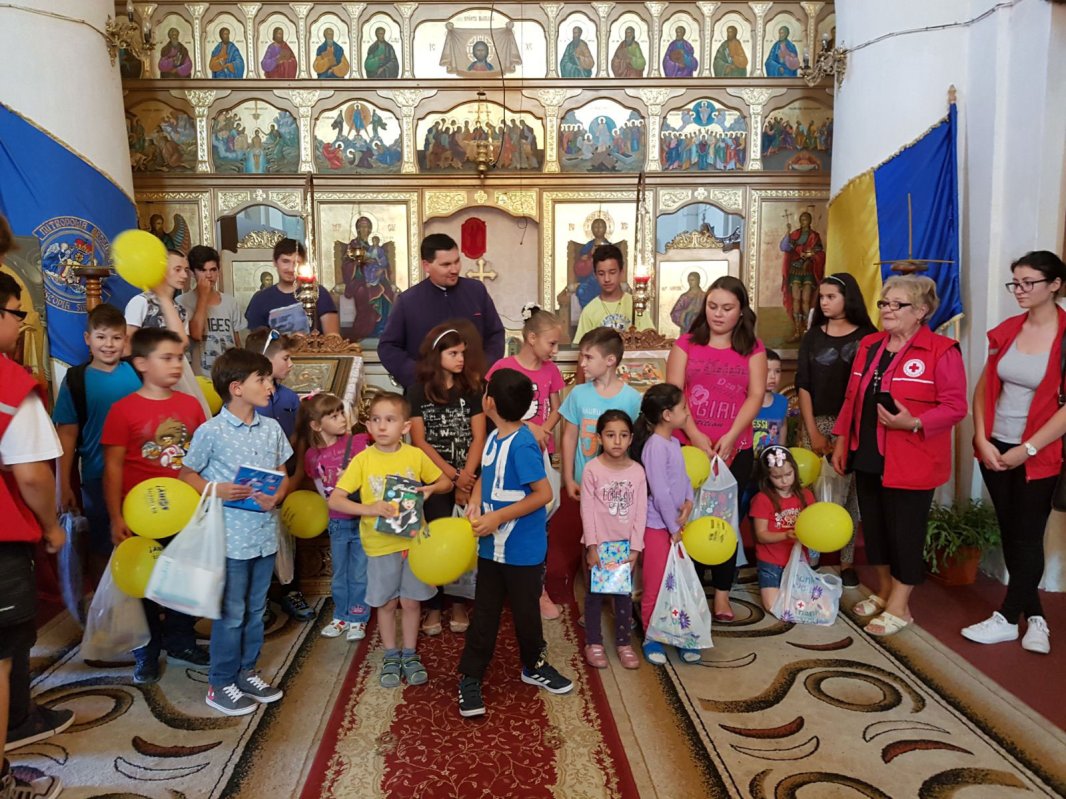 Sprijin pentru elevi, oferit de Biserică la început de an şcolar 32128