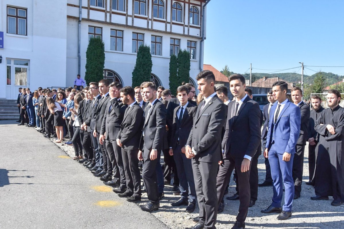 Binecuvântare şi rugăciune în mai multe şcoli şi licee 32076