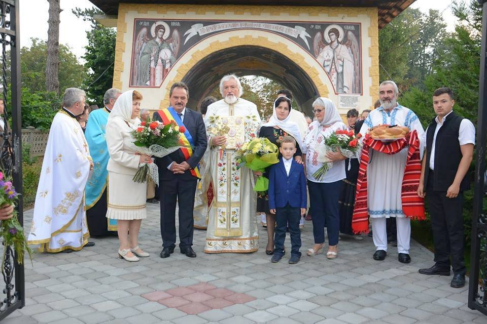 Biserica din Cozmeşti - Stolniceni-Prăjescu a fost resfinţită 32049
