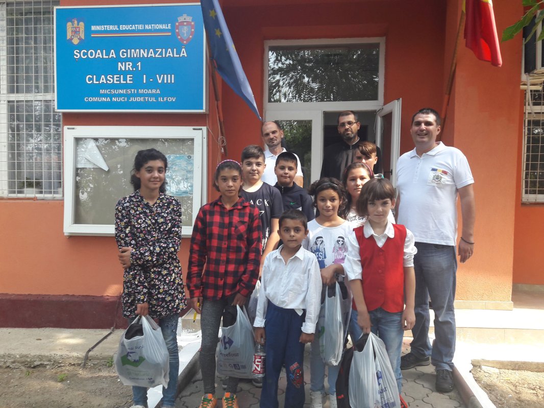 Daruri pentru elevi cu situaţie financiară precară 32110