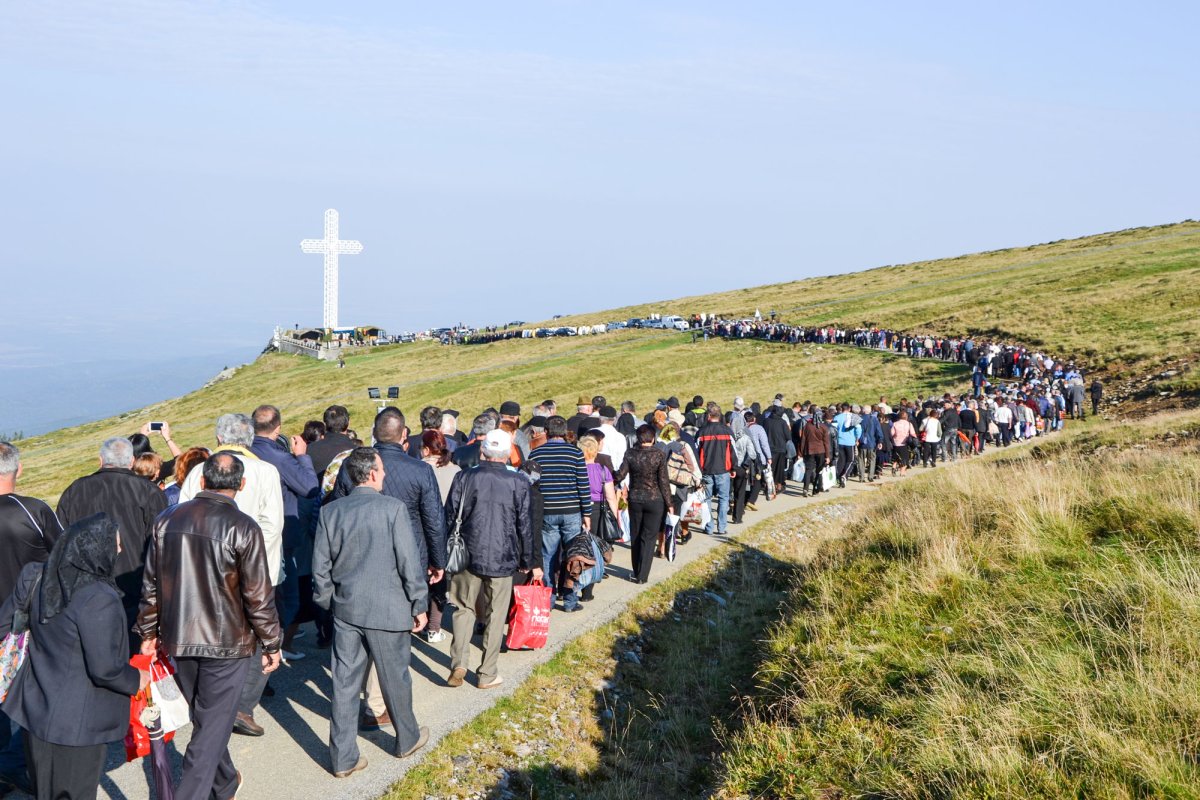 Pelerinaj la Crucea-monument de pe Muntele Mic 32103