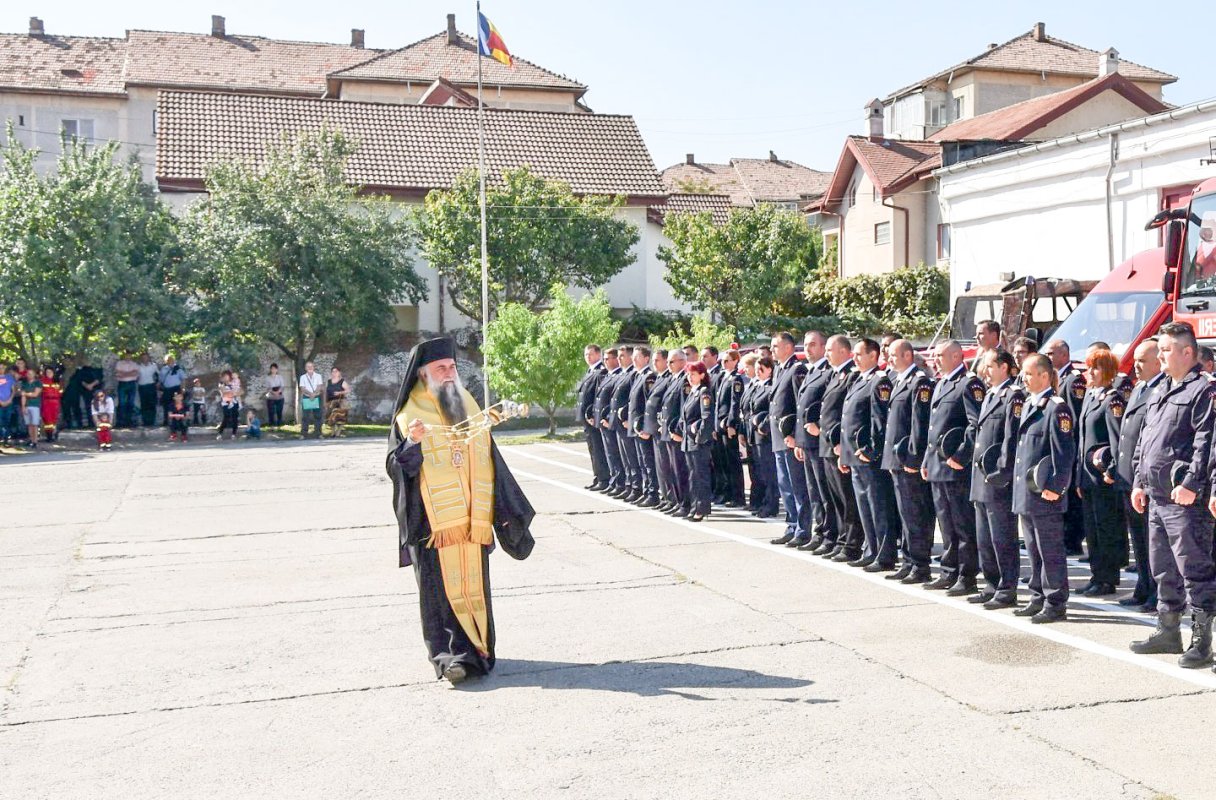 Binecuvântări arhiereşti pentru pompierii vâlceni 31996