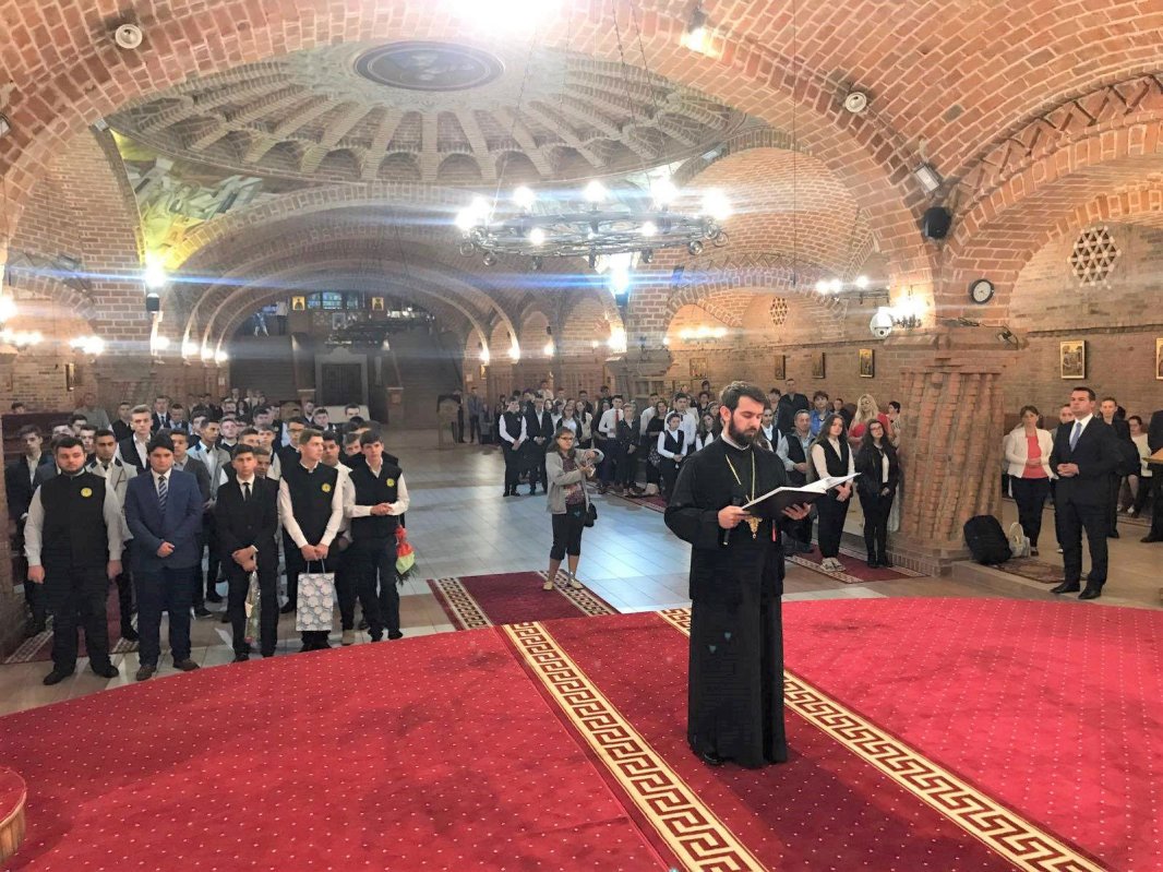 Început de an școlar la Catedrala Episcopală „Sfânta Treime" din Baia Mare 31988