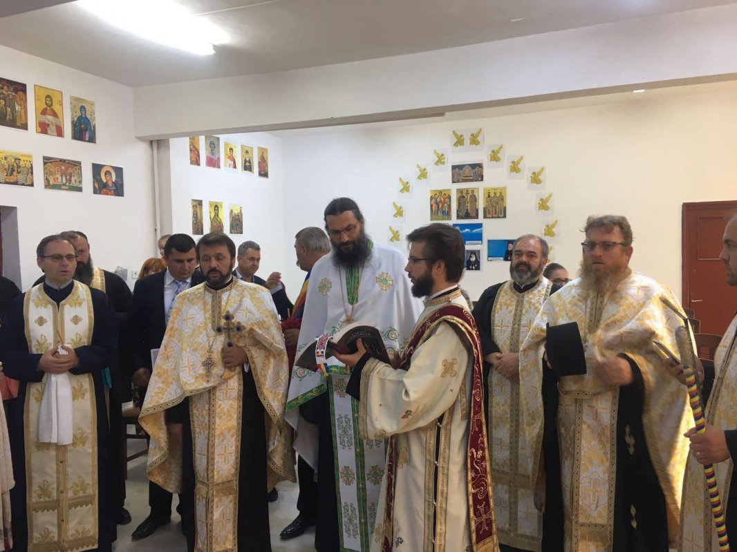 Sprijin pentru copiii săraci din Eparhia Romanului şi Bacăului 31974