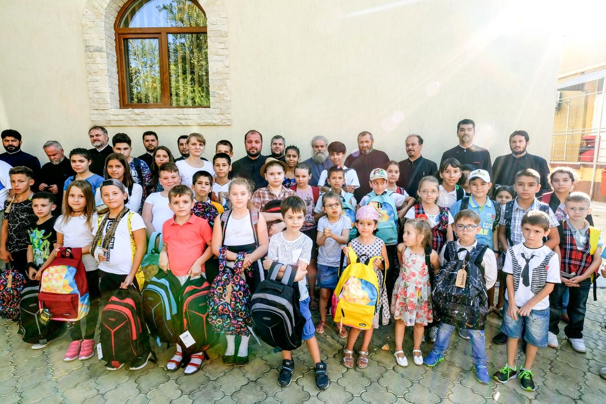 Rechizite pentru elevi de la protoieriile bucureștene 31881