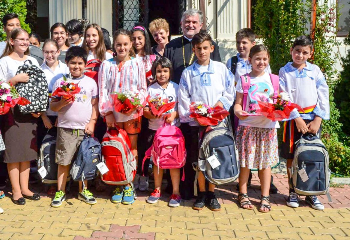 Rechizite pentru elevi de la protoieriile bucureștene 31885