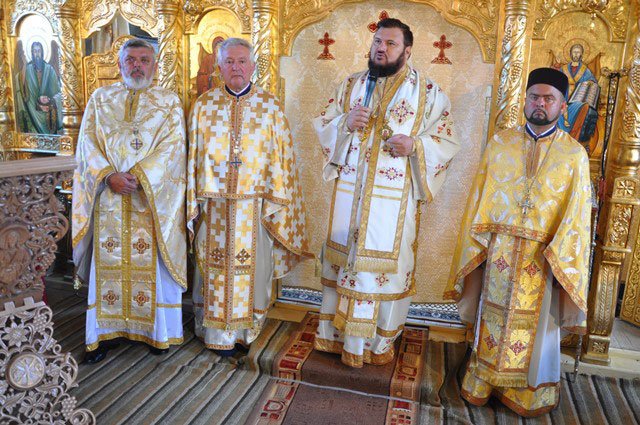 Slujiri arhierești și hramuri, la praznicul Înălțării Sfintei Cruci 31866