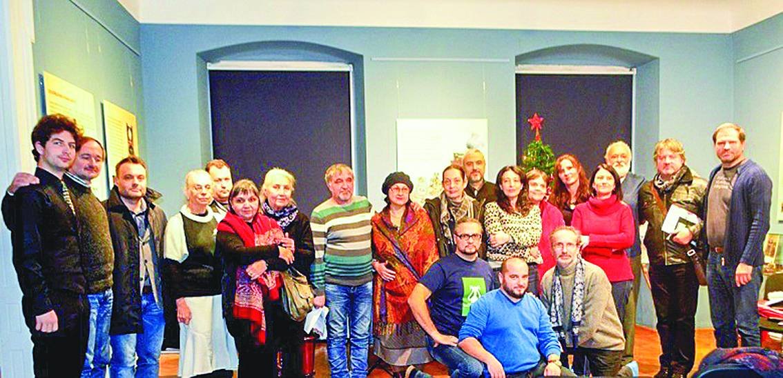 „În afara crezului suntem frunze bătute de vânt”  31925