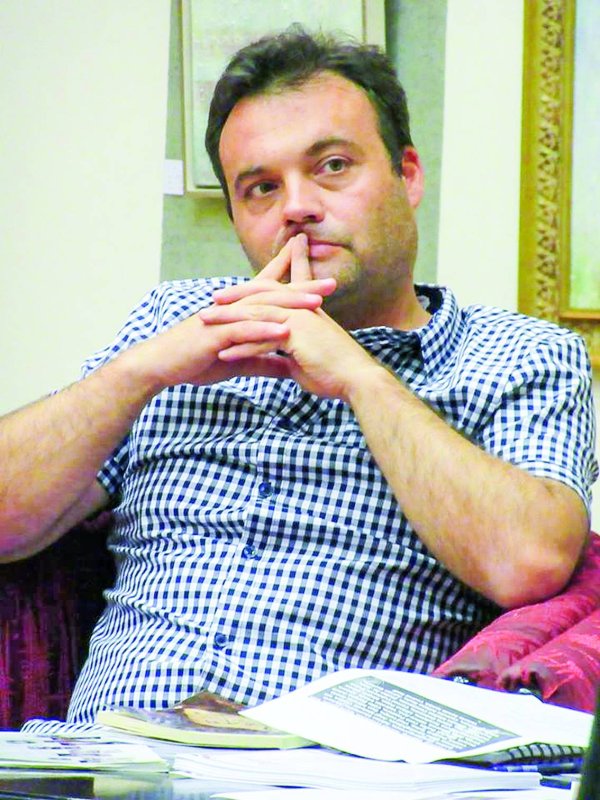 „În afara crezului suntem frunze bătute de vânt”  31930