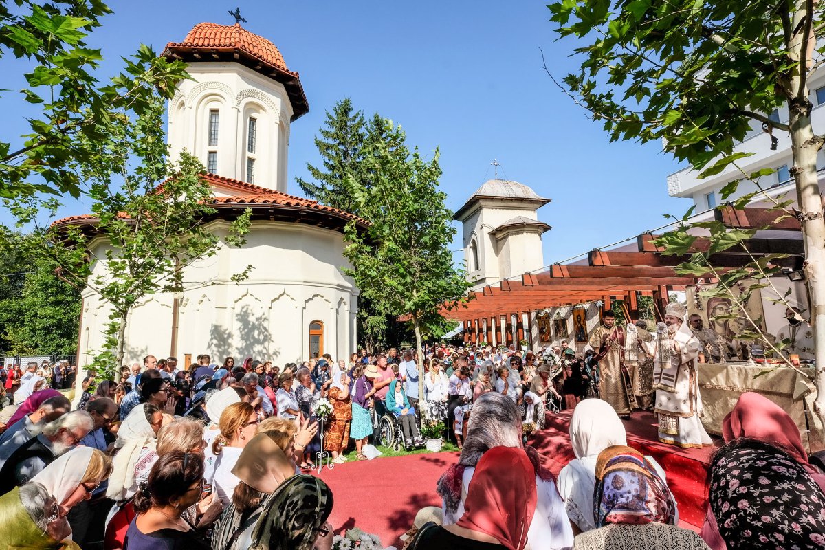 Biserica „Sfânta Sofia”-Floreasca a fost târnosită 31802