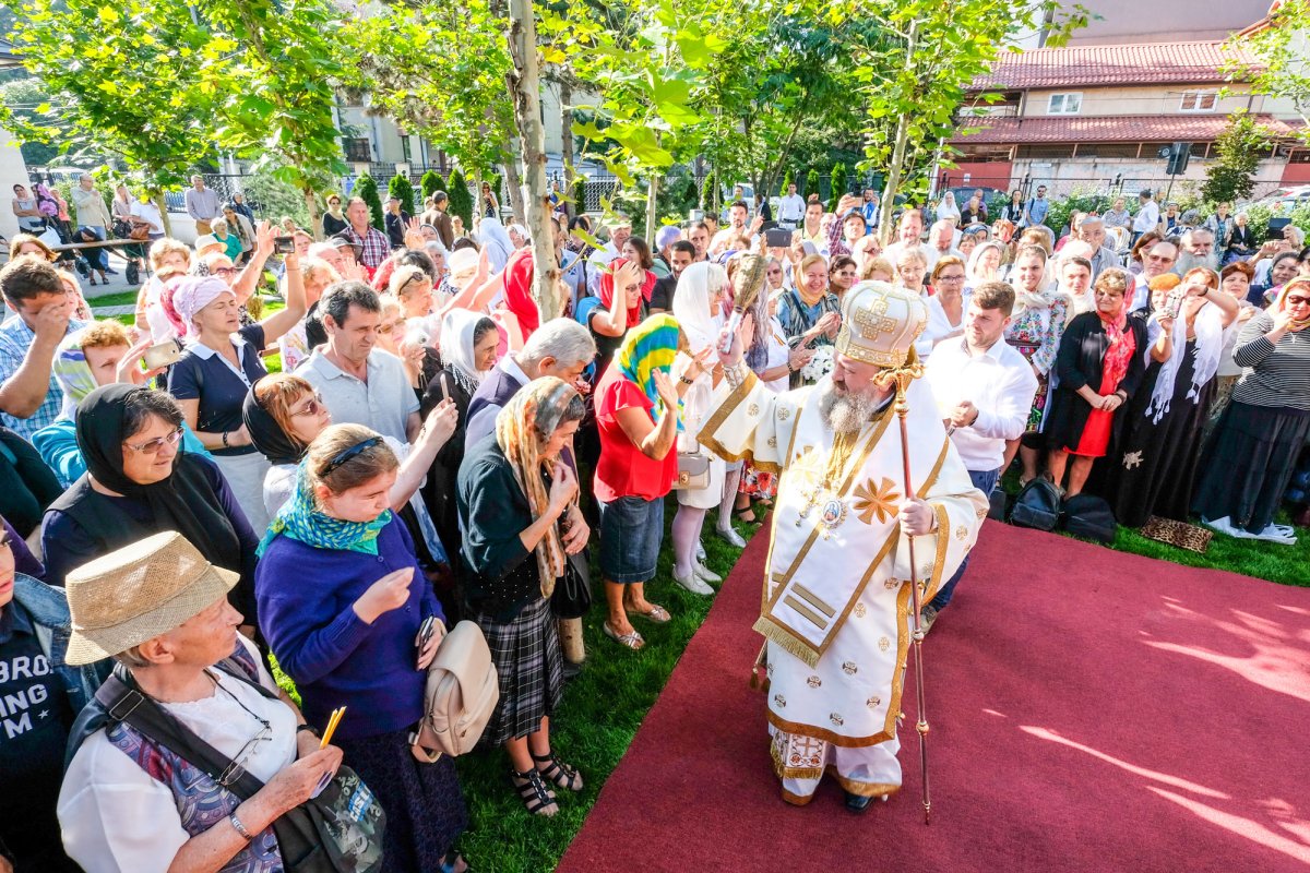 Biserica „Sfânta Sofia”-Floreasca a fost târnosită 31811
