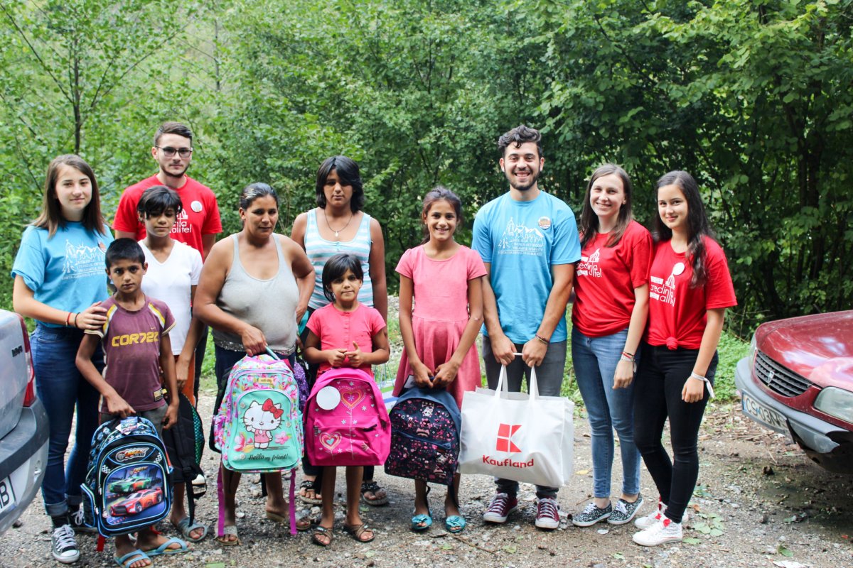 Campania umanitară „Ghiozdanul cu bucurii” readuce zâmbete 31794