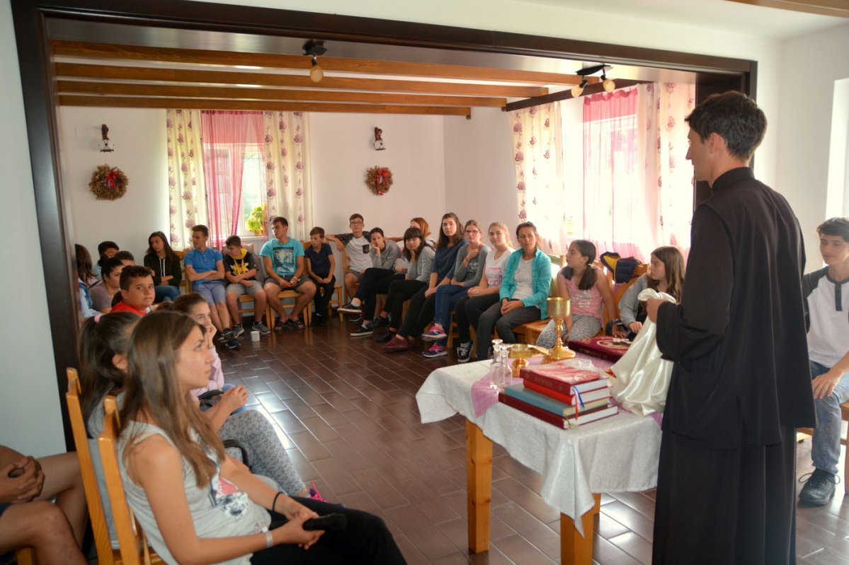 Tabăra „Juniorii Ortodoxiei” la Plaiul Lisei, în Țara Făgărașului 31788