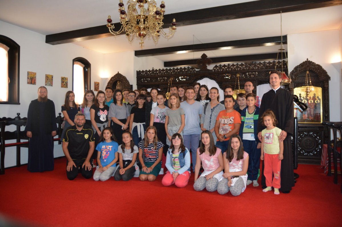 Tabăra „Juniorii Ortodoxiei” la Plaiul Lisei, în Țara Făgărașului 31789