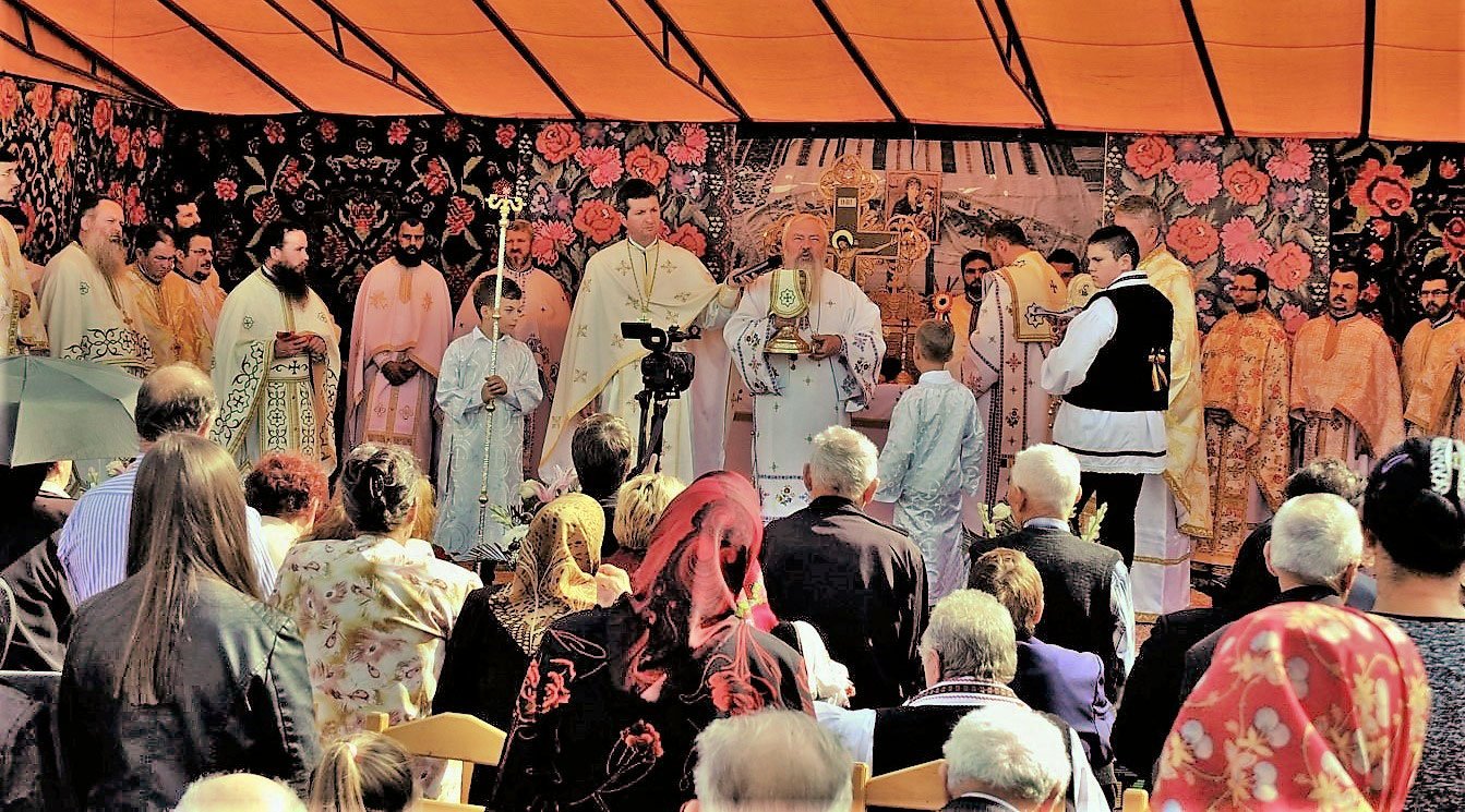 Slujiri arhierești, târnosiri și binecuvântări pentru credincioși 31722
