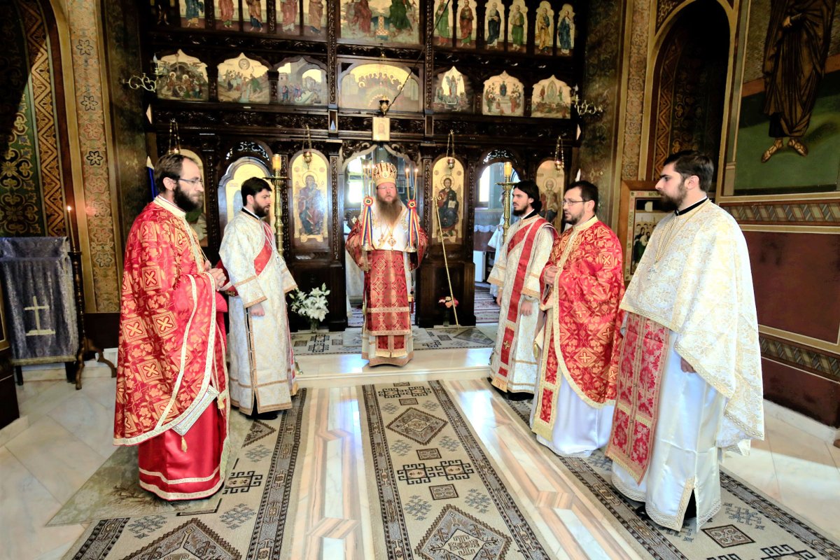 Slujiri arhierești, târnosiri și binecuvântări pentru credincioși 31727