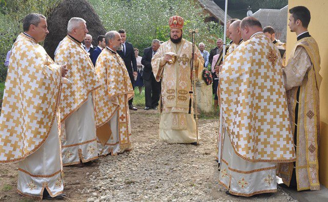 Slujiri arhierești, târnosiri și binecuvântări pentru credincioși 31728
