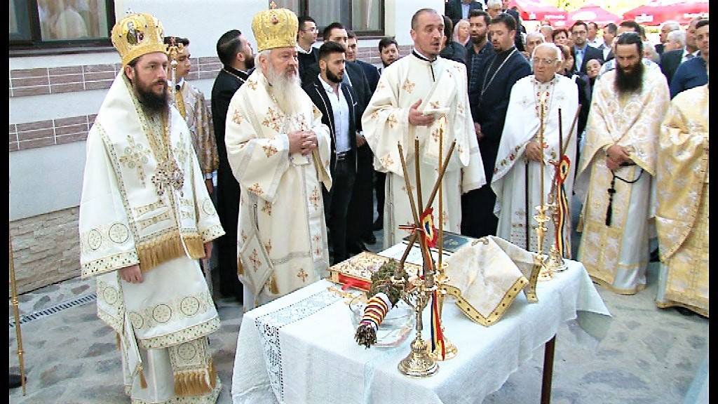 Slujiri arhierești, târnosiri și binecuvântări pentru credincioși 31731