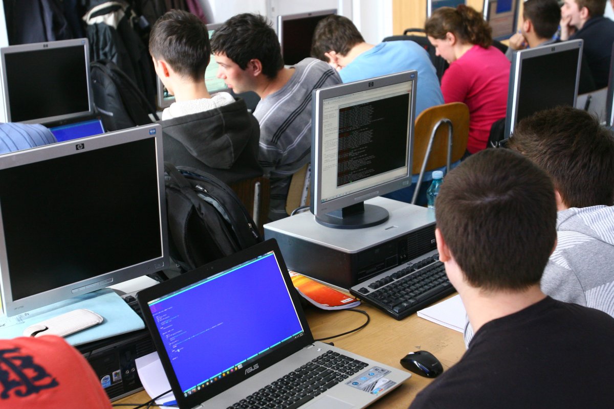 Centre de pregătire la matematică, fizică şi informatică, în 30 de oraşe 31717