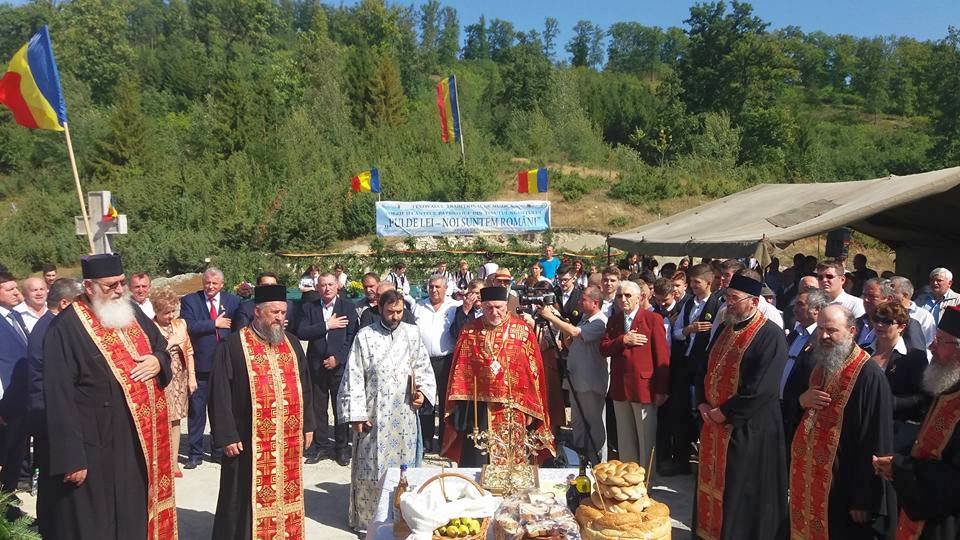 Festival tradiţional la Monumentul Eroilor de la Nemţişor 31657