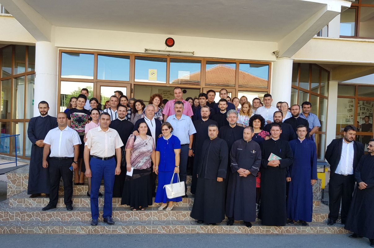 Profesorii de religie gorjeni, în şedinţă de lucru 31683