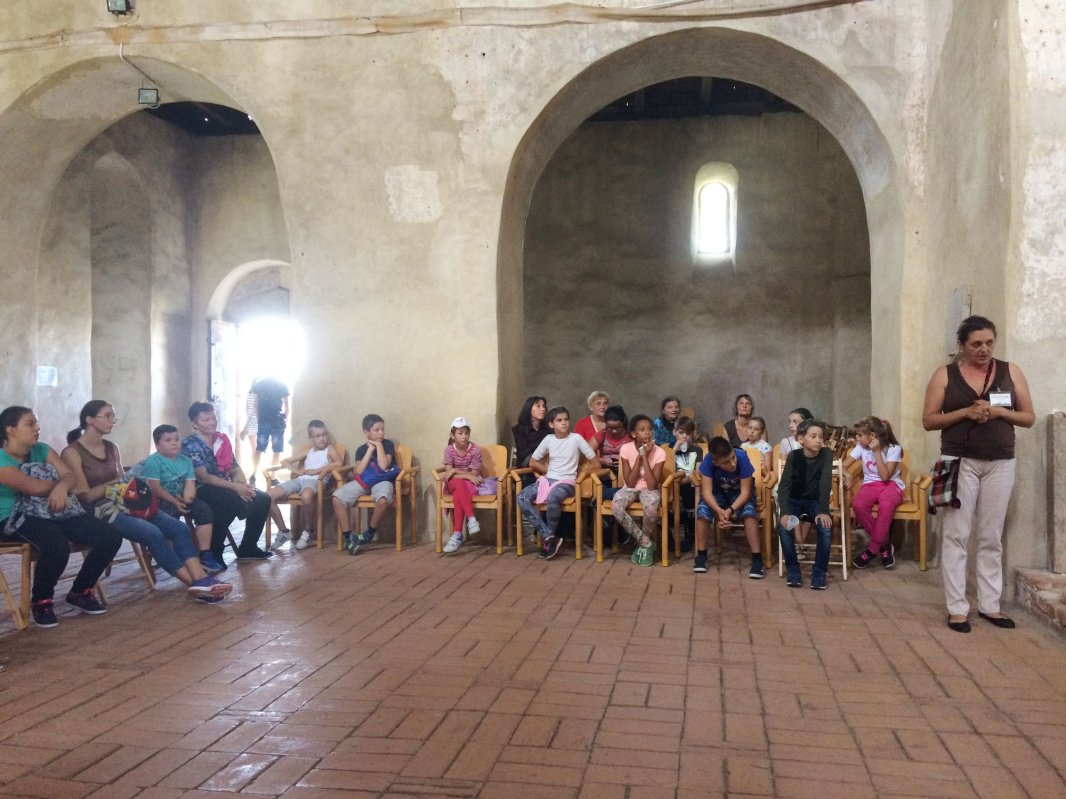 Activităţi cu copiii şi tinerii, la Biserica „Sfânta Treime” din Cisnădie 31605