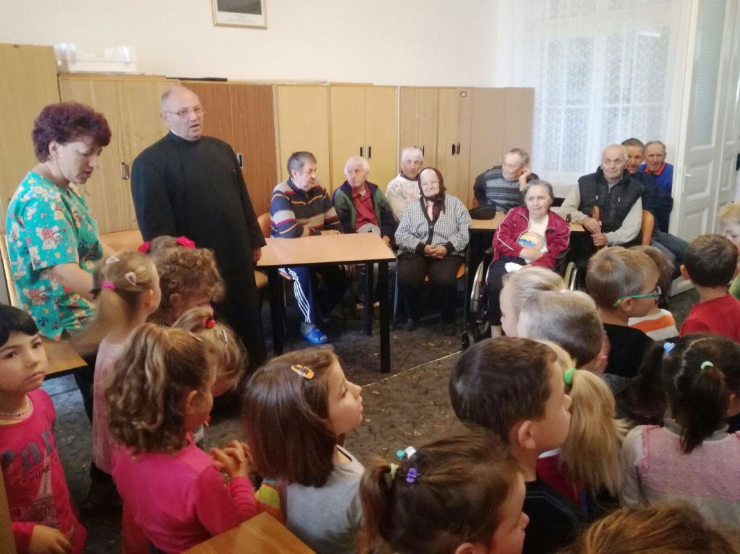 Activităţi cu vârstnicii la Centrul „Sfântul Nicolae” – Mociu 31547