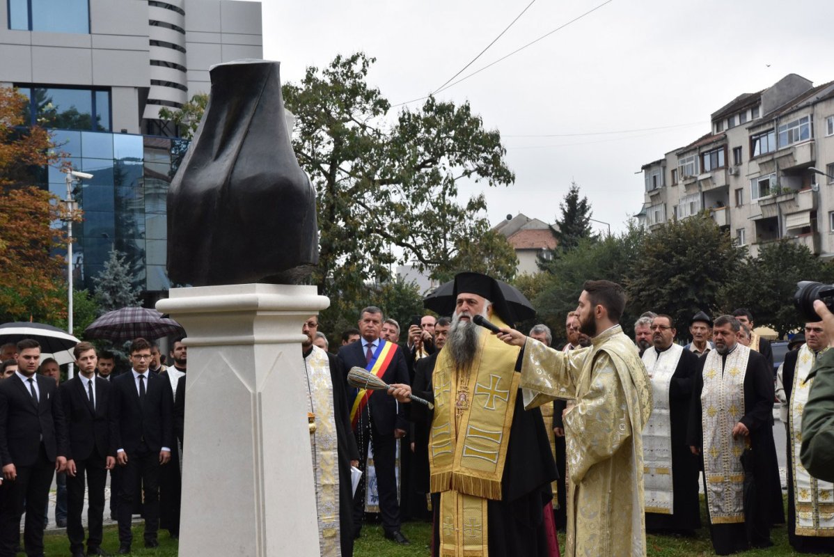 Bust ridicat în cinstea Sfântului Antim Ivireanul 31513