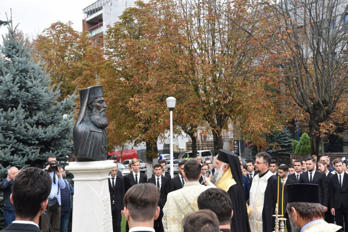 Bust ridicat în cinstea Sfântului Antim Ivireanul 31514