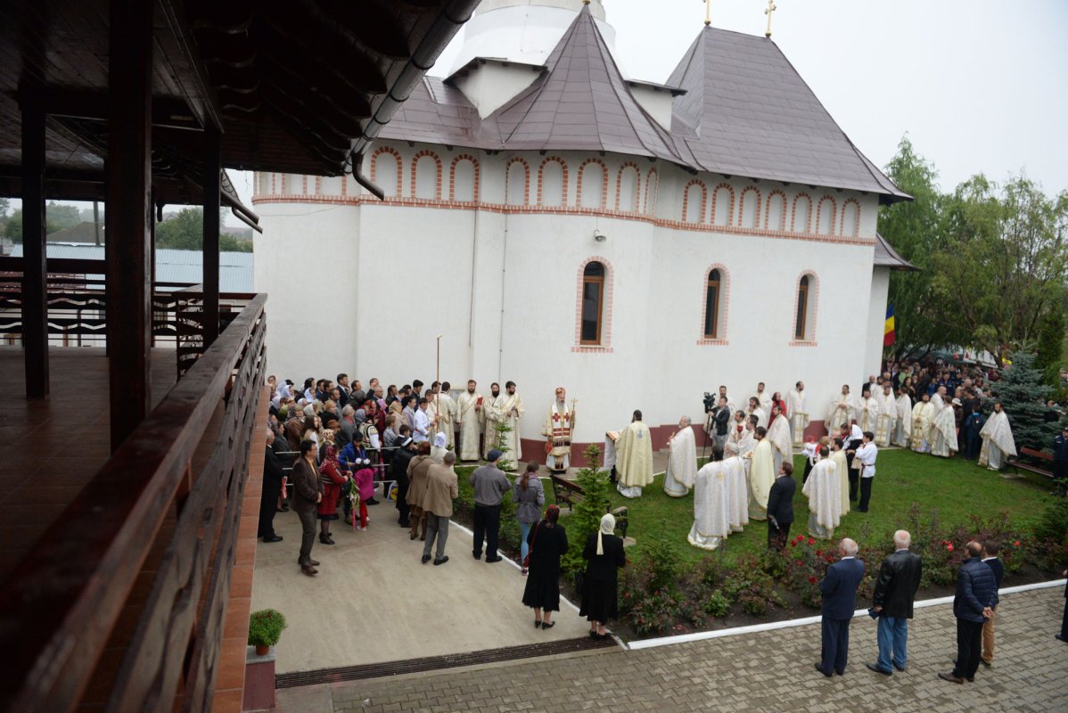 Biserica „Sfântul Proroc Ilie” din Dealul Mare a fost sfinţită 31368