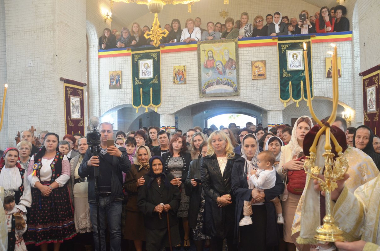 Slujiri arhiereşti în duminica a 18-a după Rusalii 31302