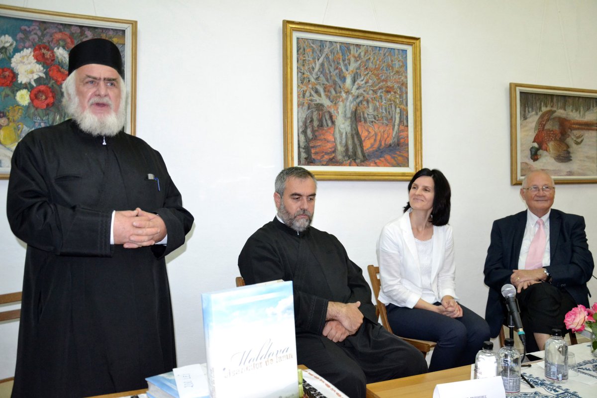 Volumul „Moldova bisericilor de lemn”, lansat și la Fălticeni 31359