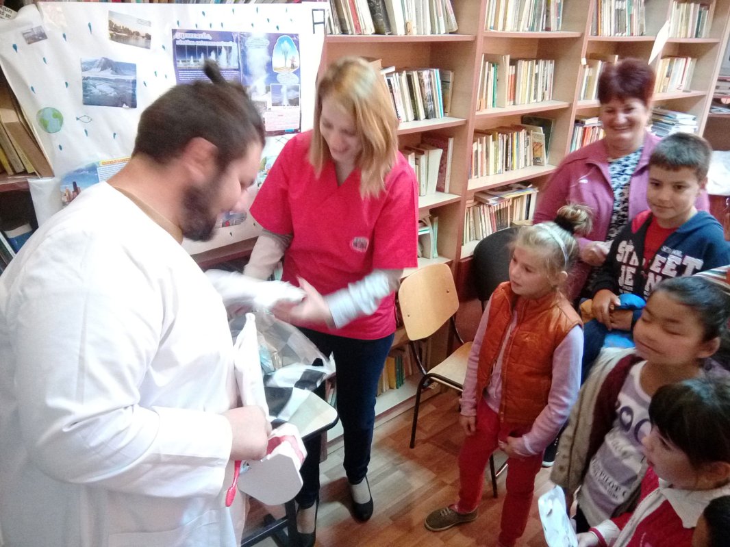 Activitate de profilaxie dentară la Apoldu de Jos, Sibiu 31248