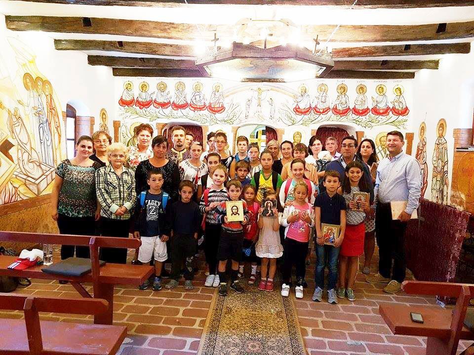 Ghiozdane echipate pentru copii defavorizaţi din Gherla 31256