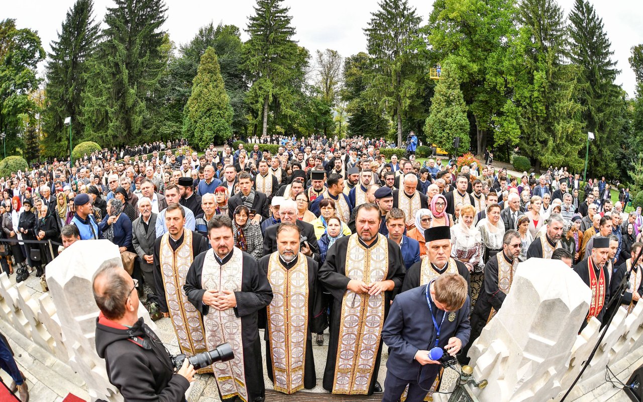 Patriarhul României a săvârşit Sfânta Liturghie la Curtea de Argeş 31278