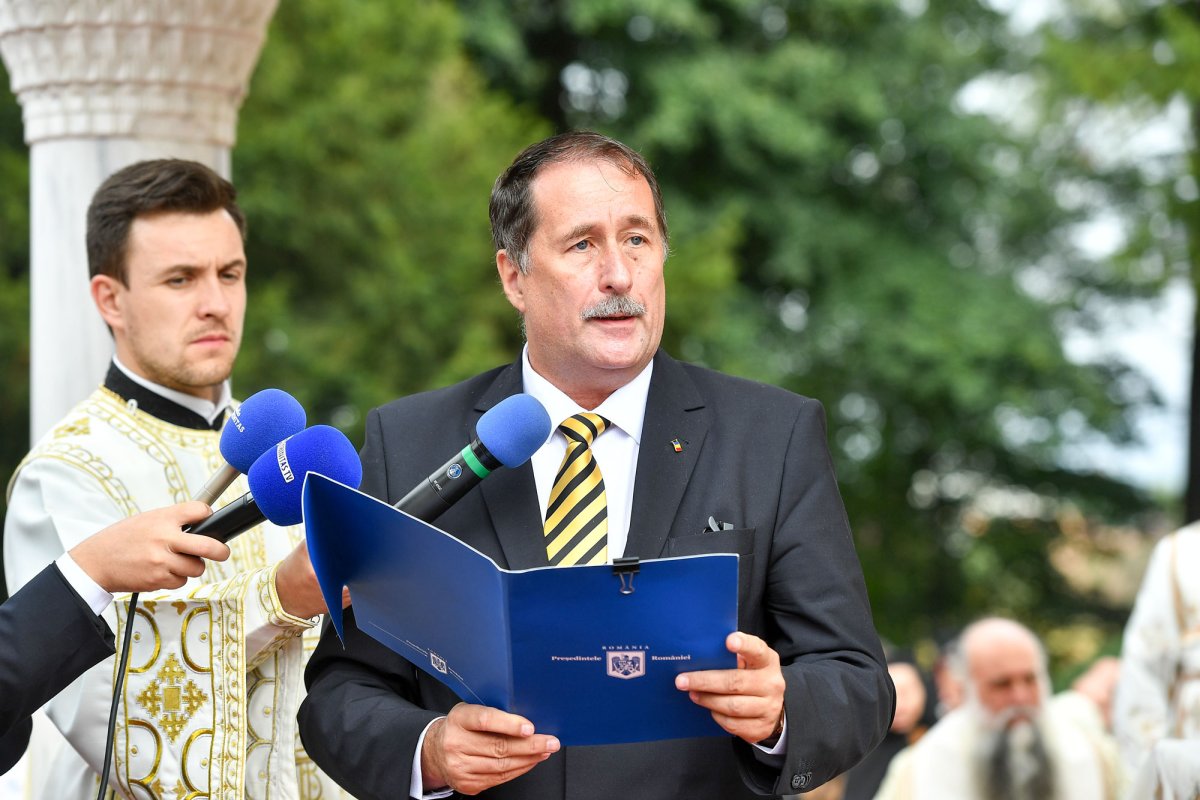 Patriarhul României a săvârşit Sfânta Liturghie la Curtea de Argeş 31279