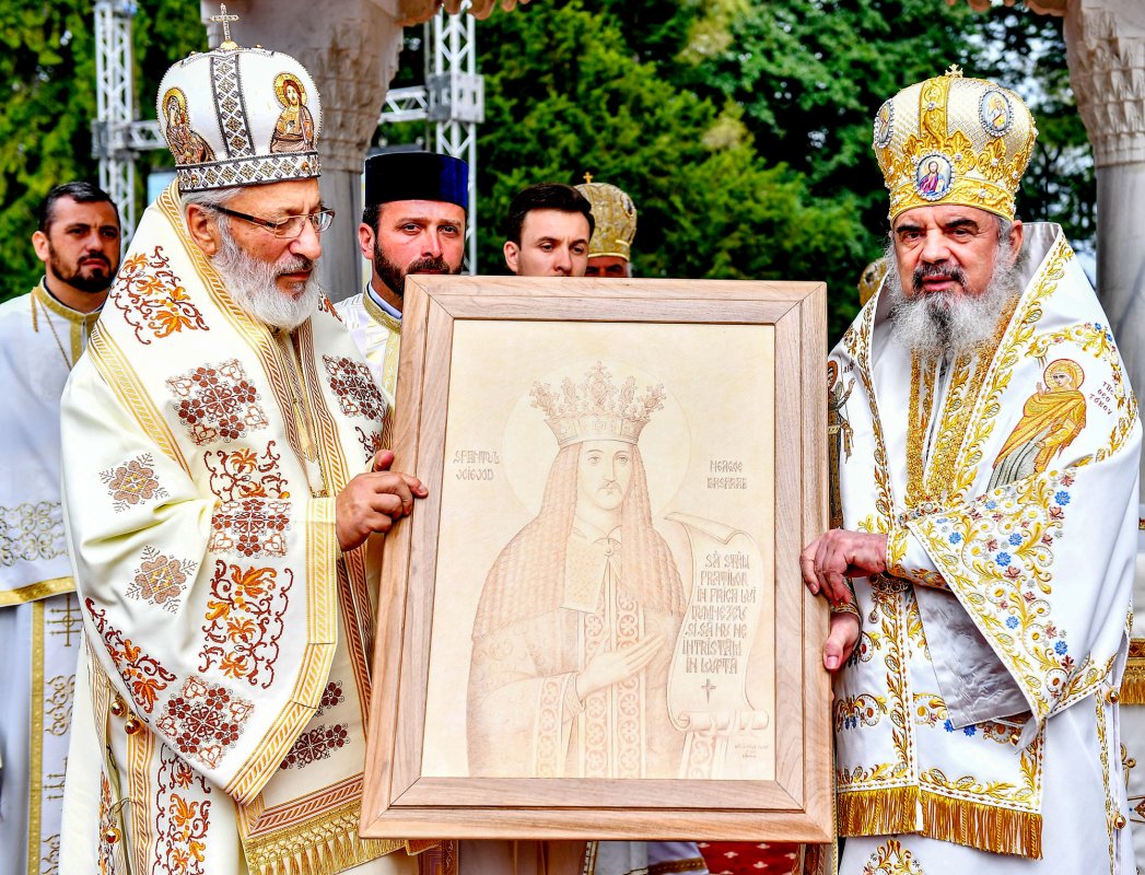 Patriarhul României a săvârşit Sfânta Liturghie la Curtea de Argeş 31283