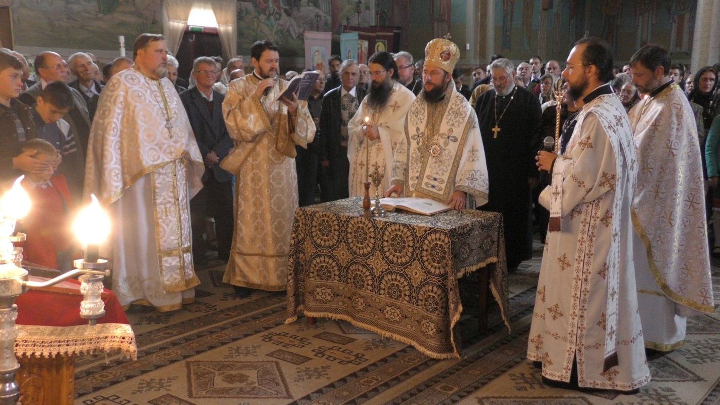 Preasfinţitul Părinte Damaschin Dorneanul a slujit la Dorneşti 31235