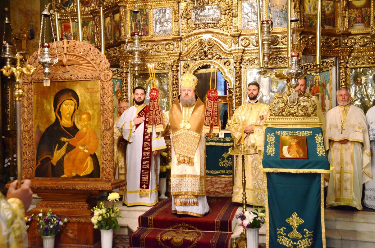 Slujire arhierească la Biserica „Sfântul Silvestru” din Capitală 31286