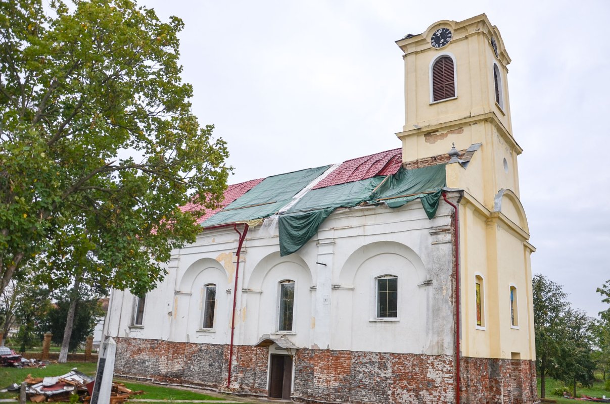 Vizită pastorală în parohiile afectate de furtună 31262