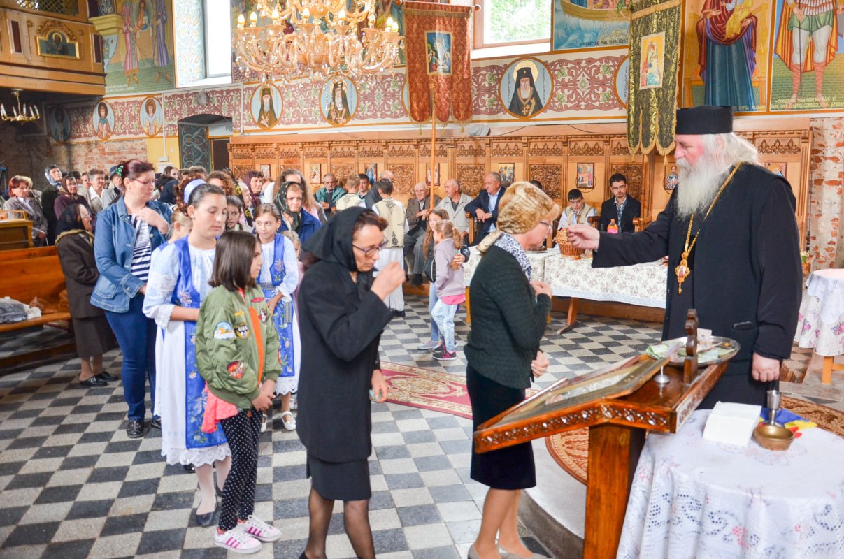 Vizită pastorală în parohiile afectate de furtună 31265