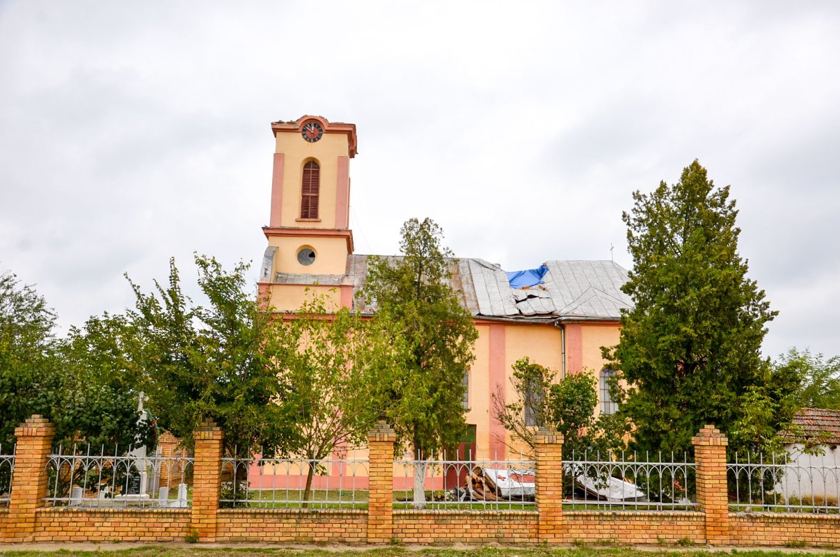 Vizită pastorală în parohiile afectate de furtună 31268