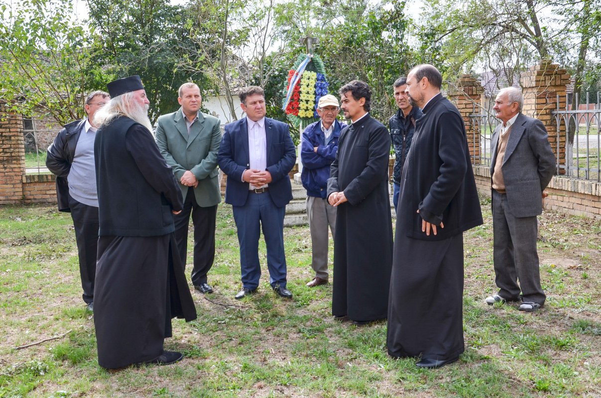 Vizită pastorală în parohiile afectate de furtună 31269