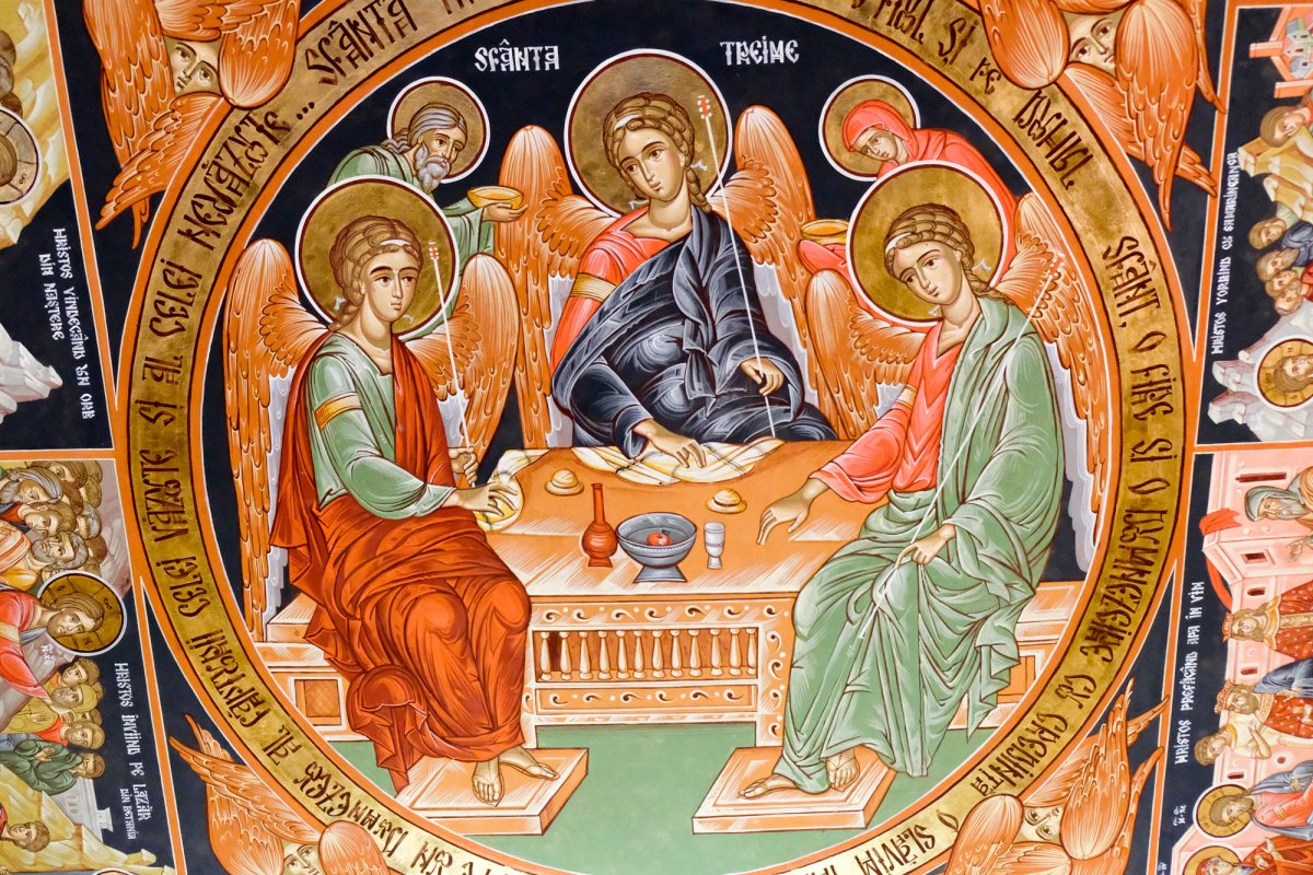 Frumos și taină în Paraclisul „Sfinții Ciprian și Iustina” 31147