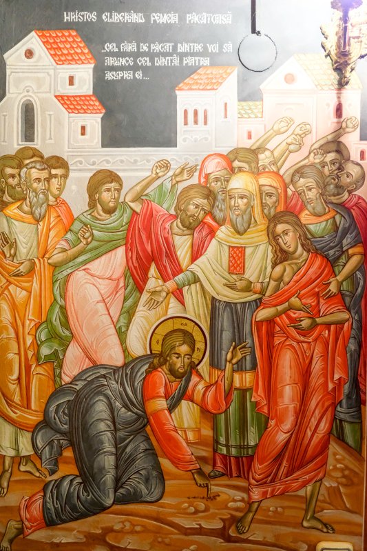 Frumos și taină în Paraclisul „Sfinții Ciprian și Iustina” 31148