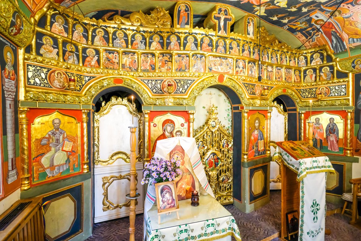 Frumos și taină în Paraclisul „Sfinții Ciprian și Iustina” 31151