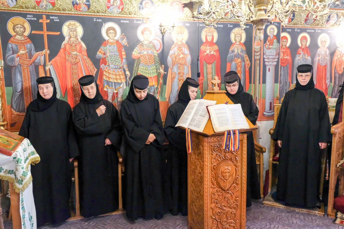 Frumos și taină în Paraclisul „Sfinții Ciprian și Iustina” 31153