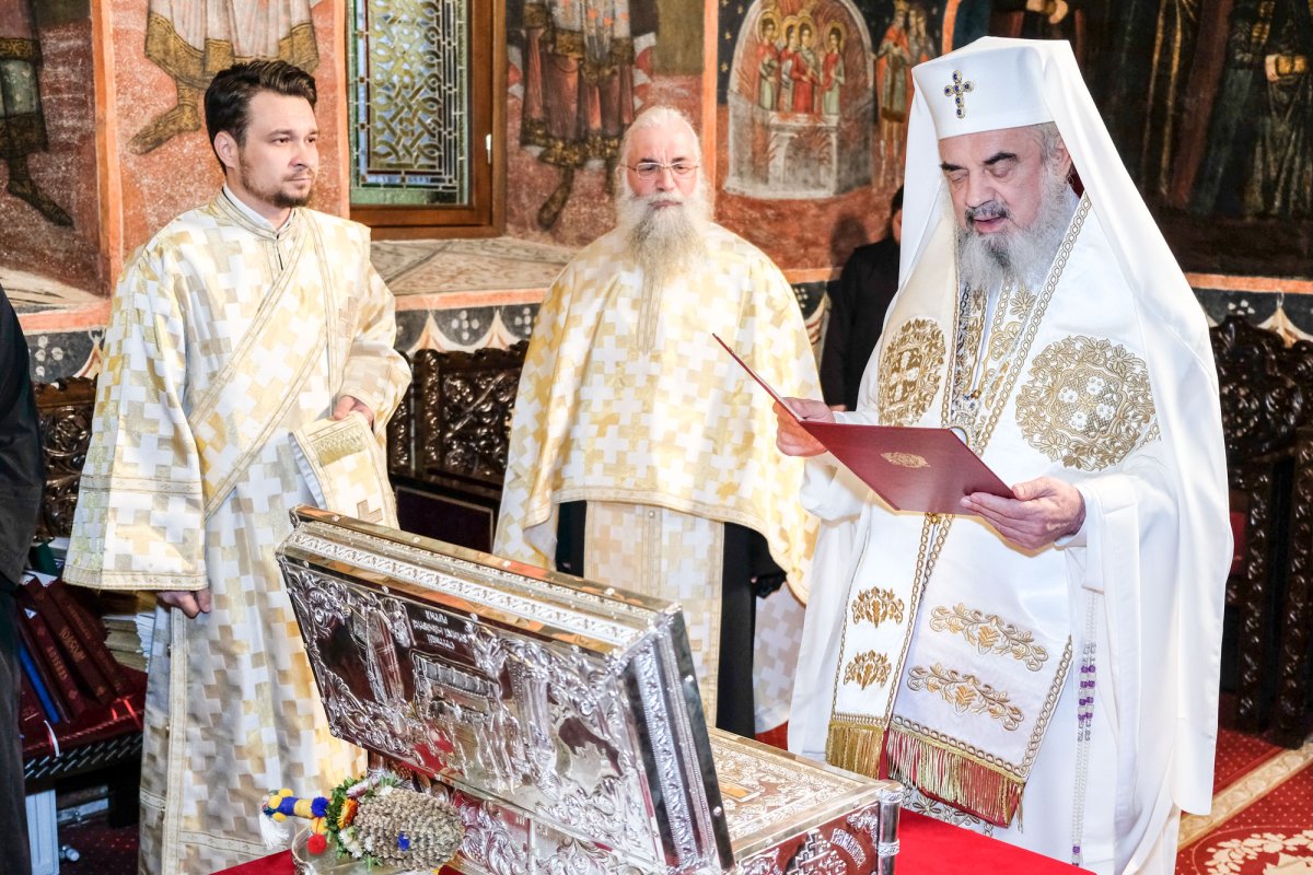 Raclă nouă pentru sfinţii ajutători 31157