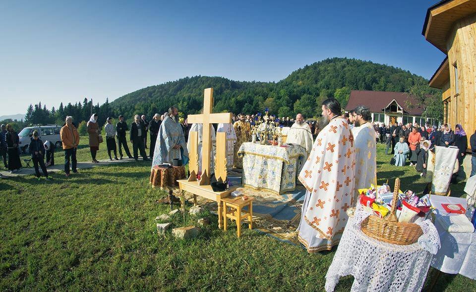 Hram în Poiana raiului de la Pocrov 30969