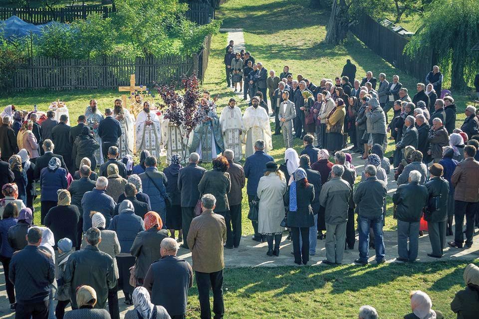 Hram în Poiana raiului de la Pocrov 30970